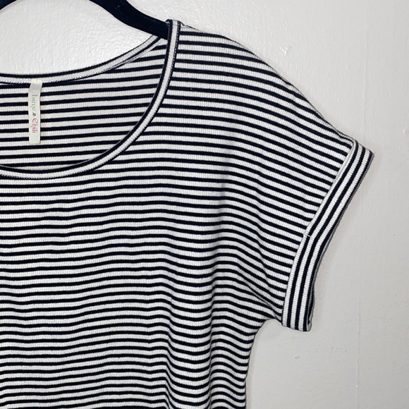 Tops - 🪿Adorable striped top!